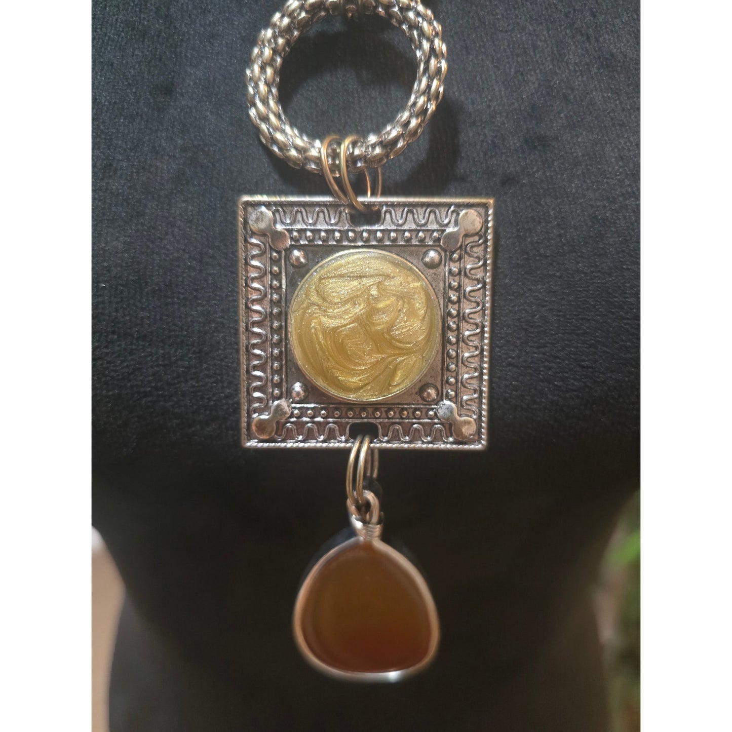 Women's Gold Tone Choker Necklace With Round Pendant Lobster Claw Clasp