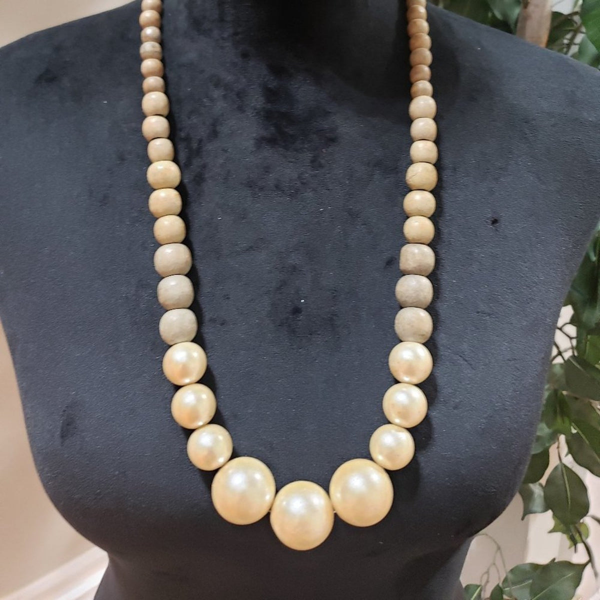 Women Fashion Gold Plastic & Wood Beaded 1 Layer Collar Necklace Lobster Clasp