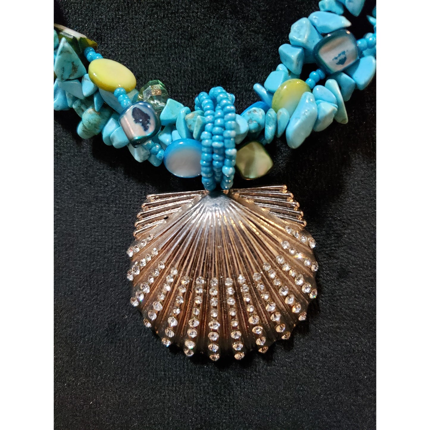 Womens 3 Strand Chunky Turquoise Fluorite Beads Metal Shell Pendant Necklace
