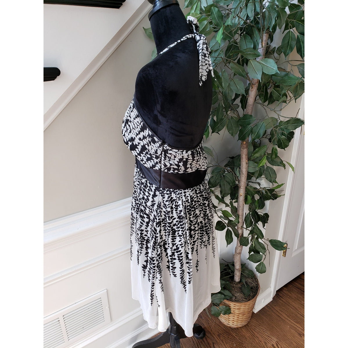 Express Sheath Dress Womens Medium White & Black Floral Silk Empire Waist Halter