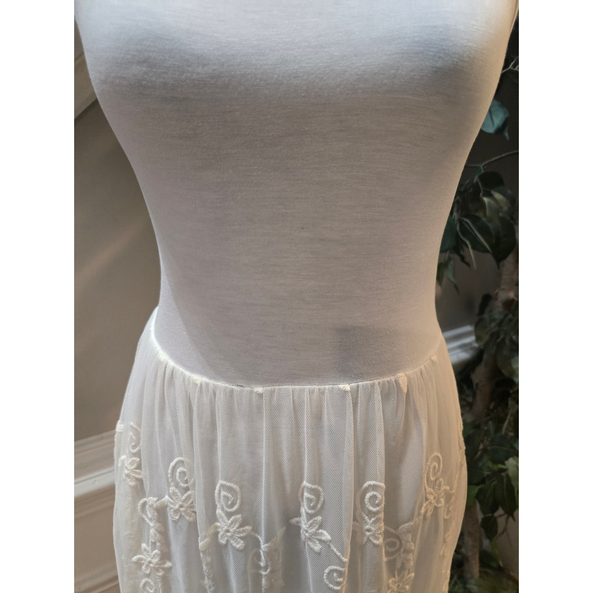 Olive des Olive A-Line Dress Women's Small White Floral Embroidered Scoop Neck