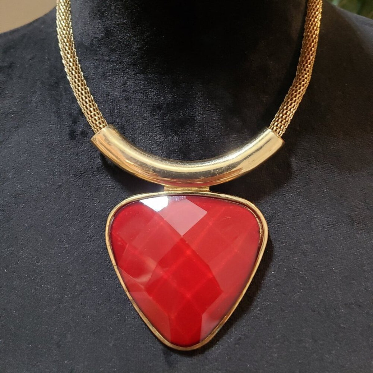 Womens Fashion Red Crystal Stone Pendant Necklace Jewelry with Lobster Clasp