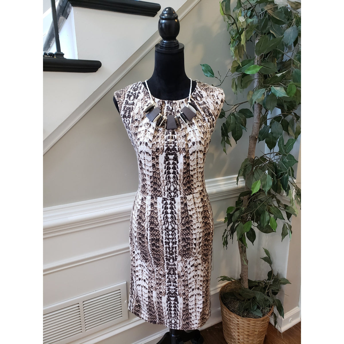 Dana Buchman Sheath Dress Women Size 10 Brown Beige Snakeskin Stretch Career