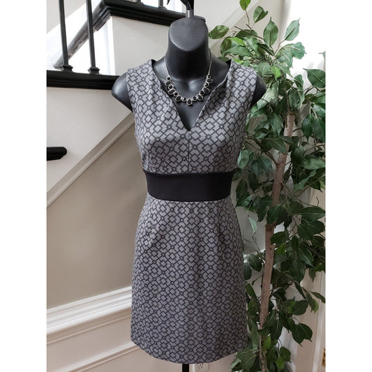 Gap Women's Gray & Black Polyester Casual V-Neck Sleeveless Knee Length Dress 0