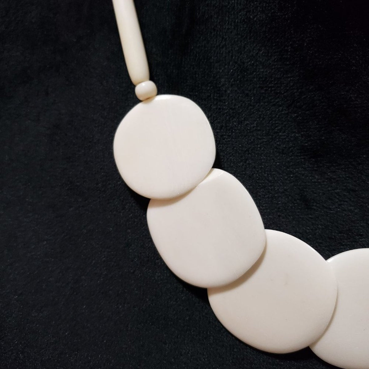 Womens Fashion White Shell Circle Discs Beads Collar Necklace with Barrel Clasp