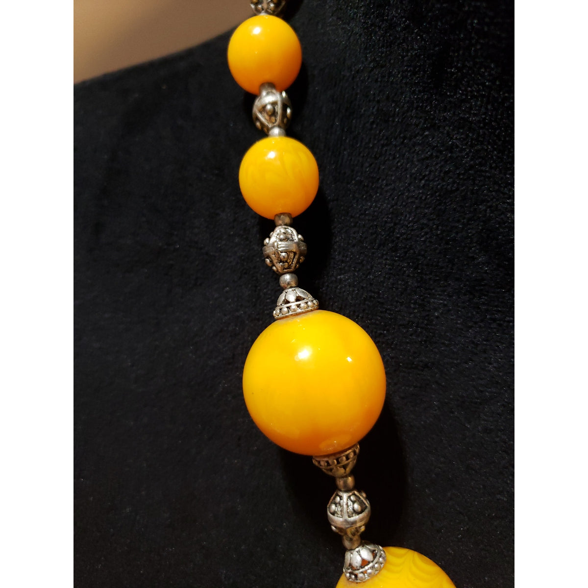 Womens Fashion Gold Tone Yellow Amber Metal Ornate Beads Necklace w/ Lobster