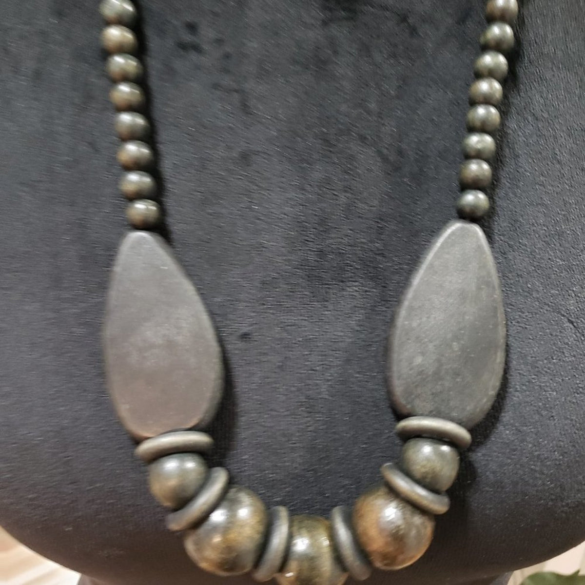 Womens Fashion Black Gunmetal Hematite Polished Stones Beaded Statement Necklace