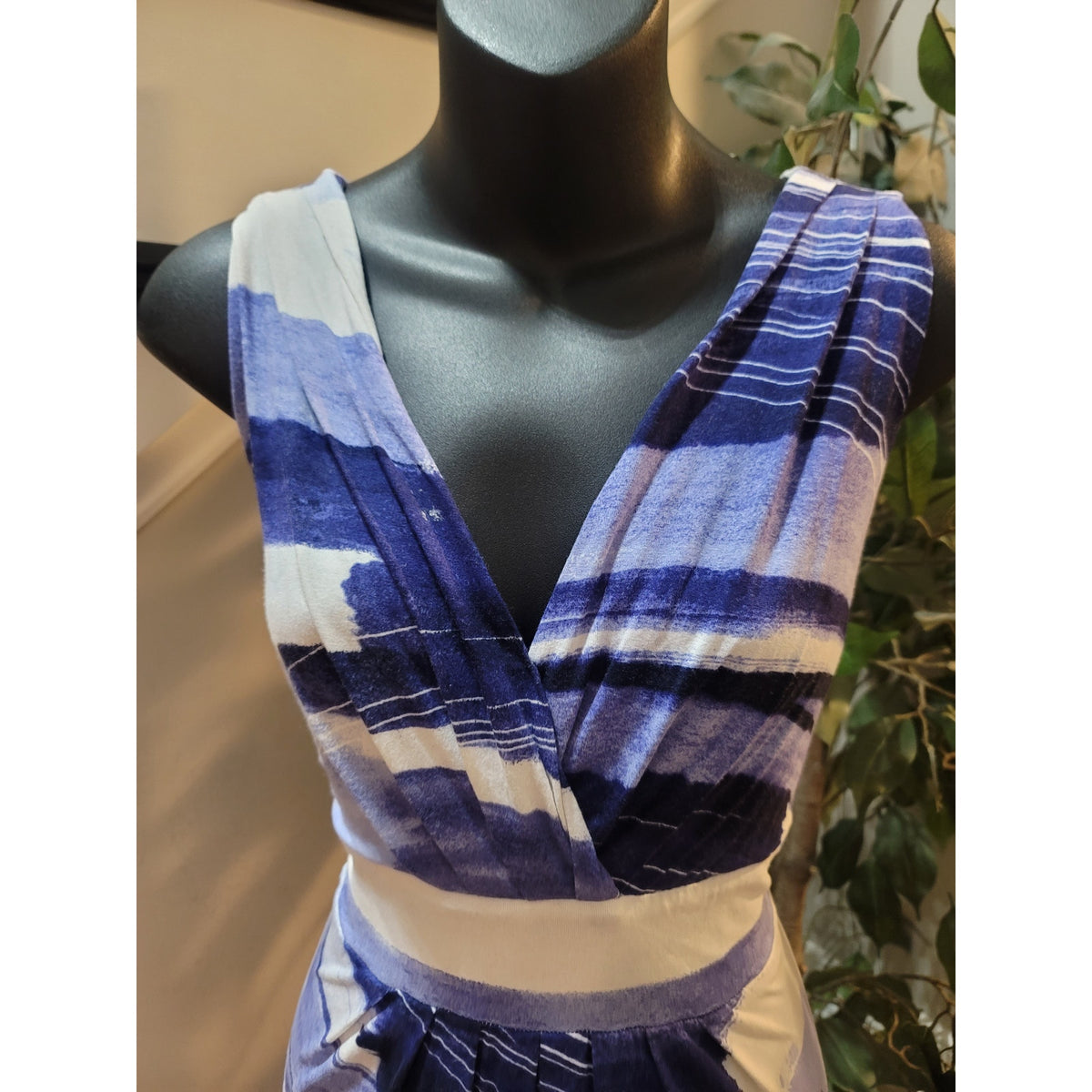Karen Kane Sheath Dress Women's 1X Blue White Abstract Wrap V-Neck Casual Party