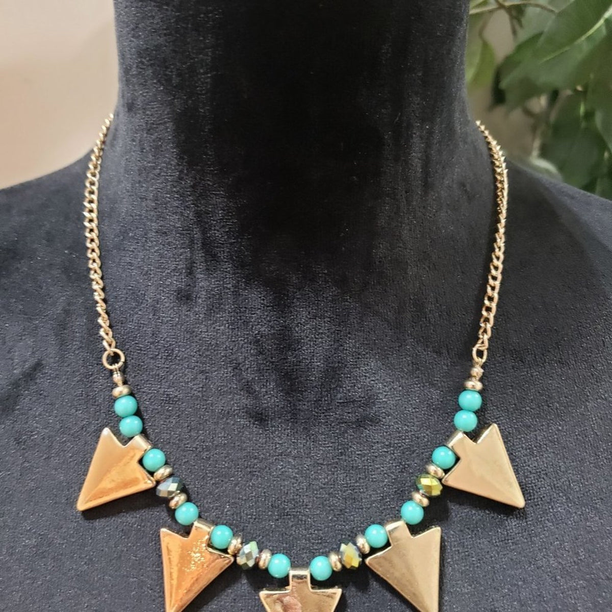 Women Fashion Multicolor Beaded Brass Tone Triangle Collar Necklace with Lobste