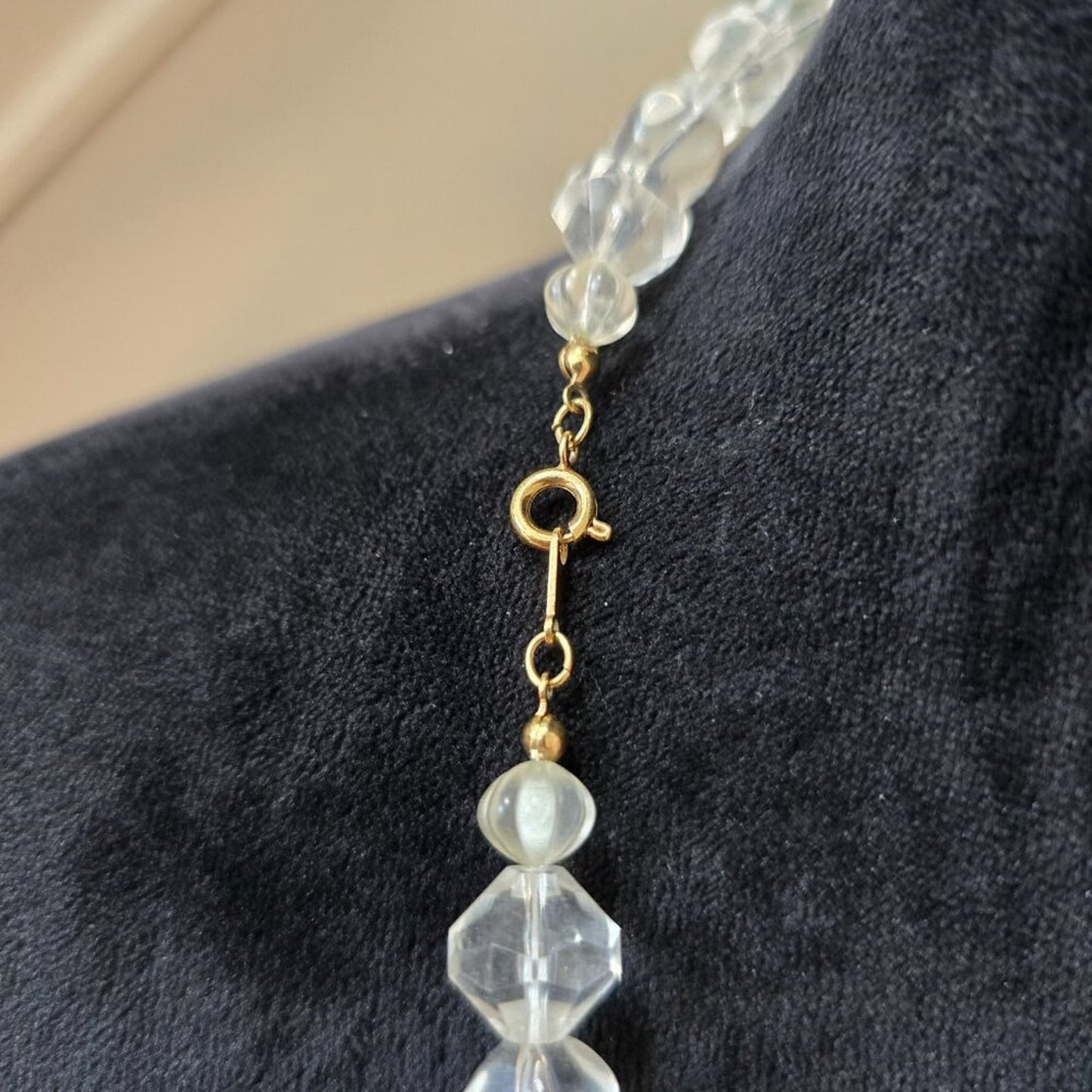 Vintage Womens Acrylic Frosted Clear Lucite Lariat Style Necklace with Lobster