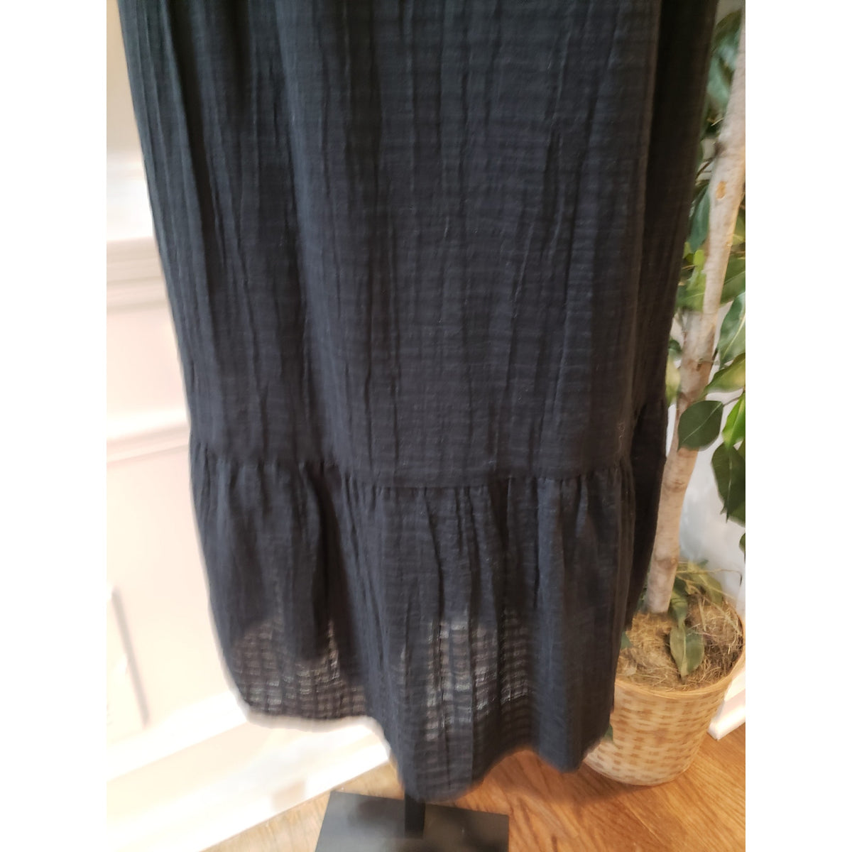 Gap Long Maxi Dress Womens Large Black Textured Tiered Hem Balloon Sleeve V Neck