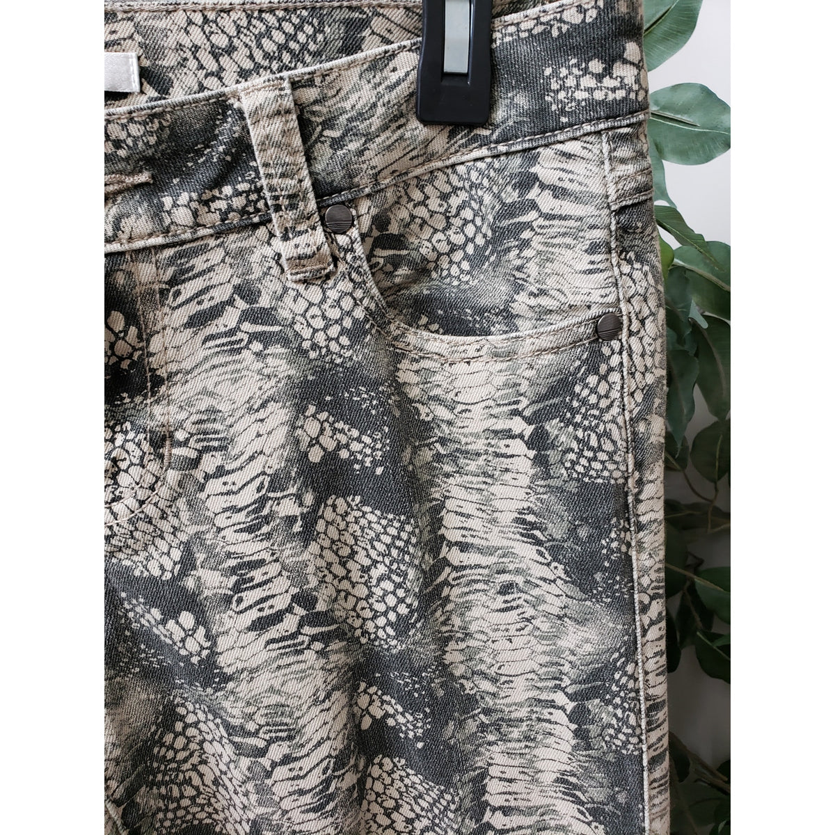Cabi Pants Women 4 Multi Denim Animal Print Stretch Cotton Slim Fit Straight Leg