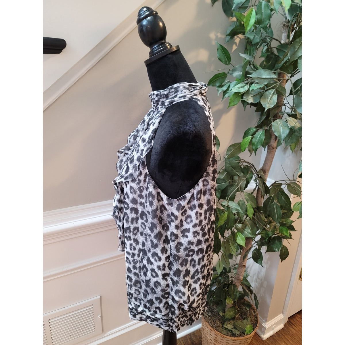 APT.9 Halter Top Women's Medium Gray Leopard Printed Sleeveless Tiered Front