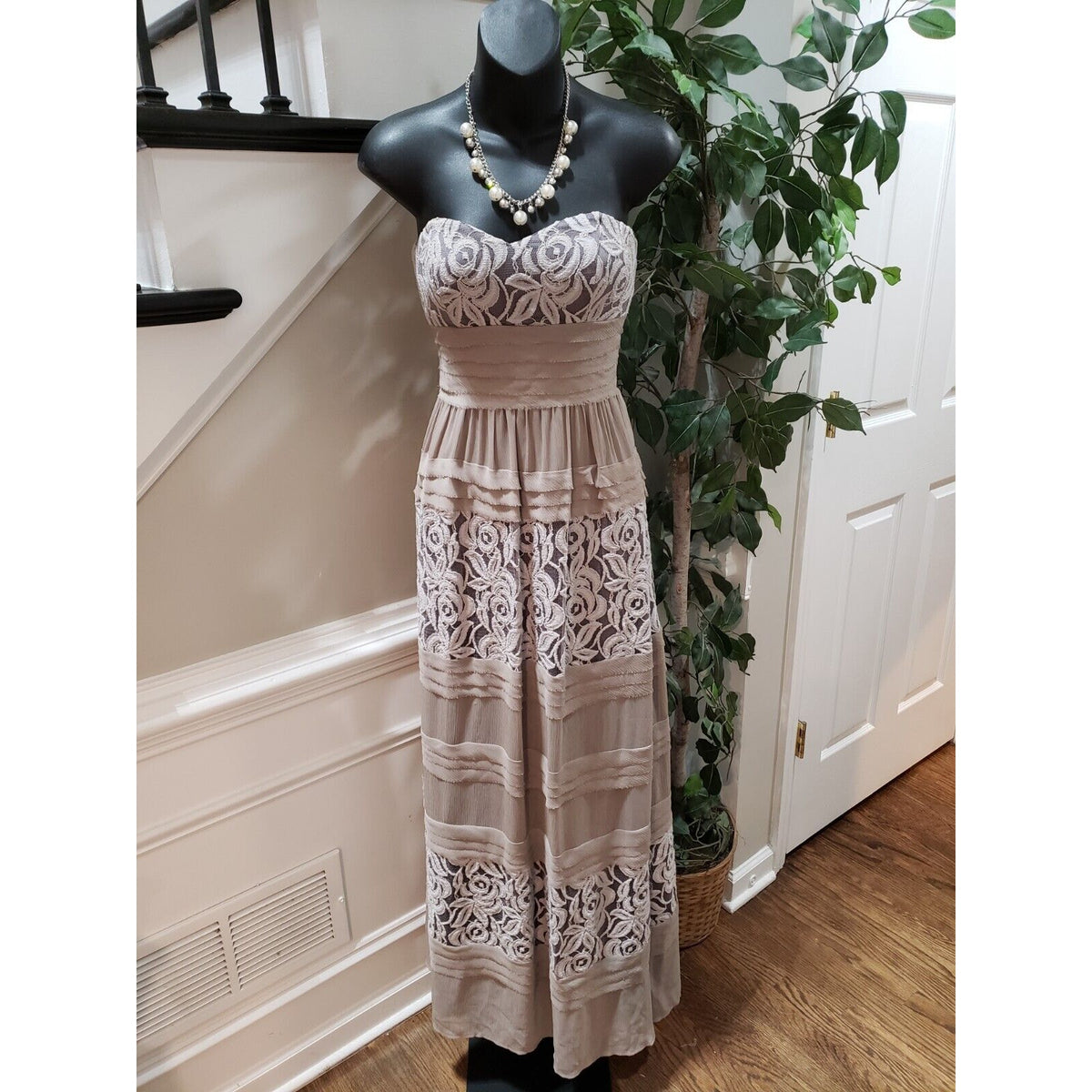 BCBGMAXAZRIA Women Beige Floral Lace Chiffon Off The Shoulder Long Maxi Dress XS