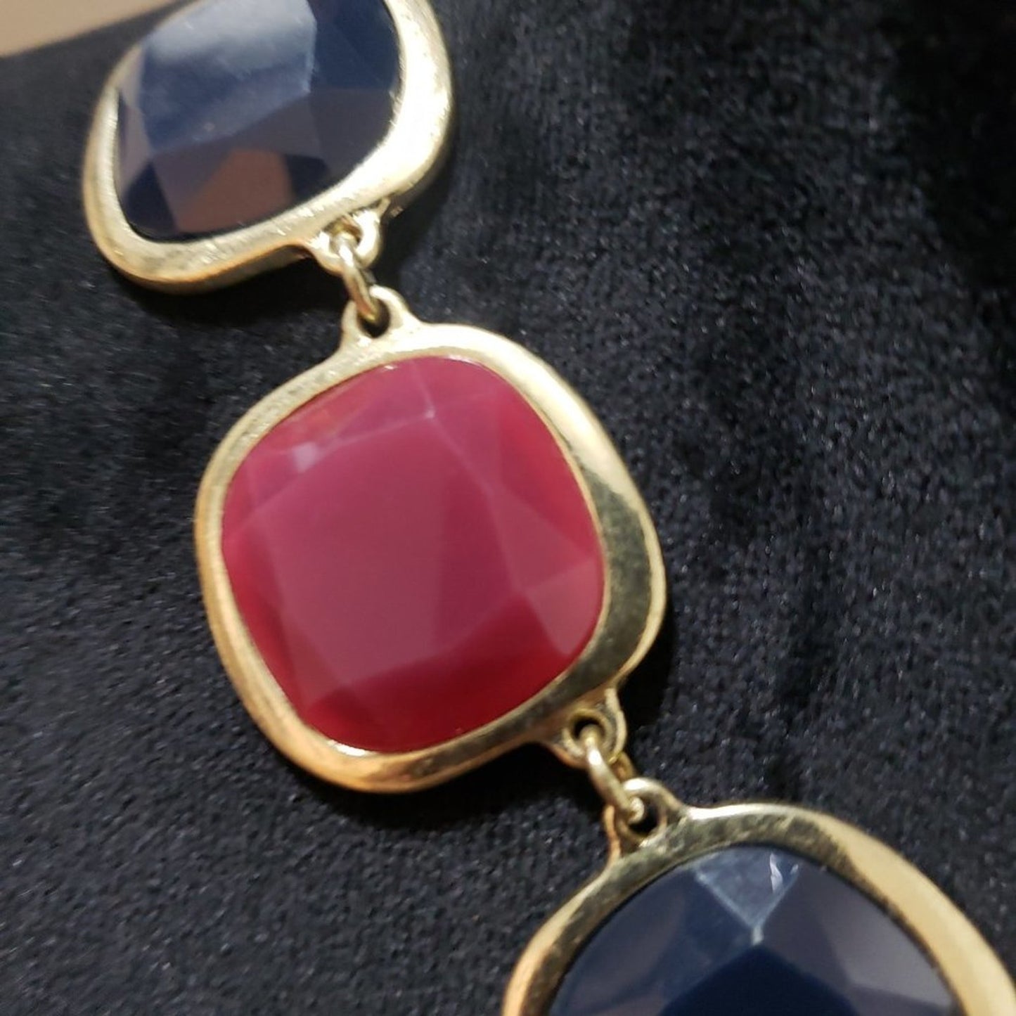 Womens Fashion Red Black Lucite Acrylic Stone Statement Necklace Lobster Clasp