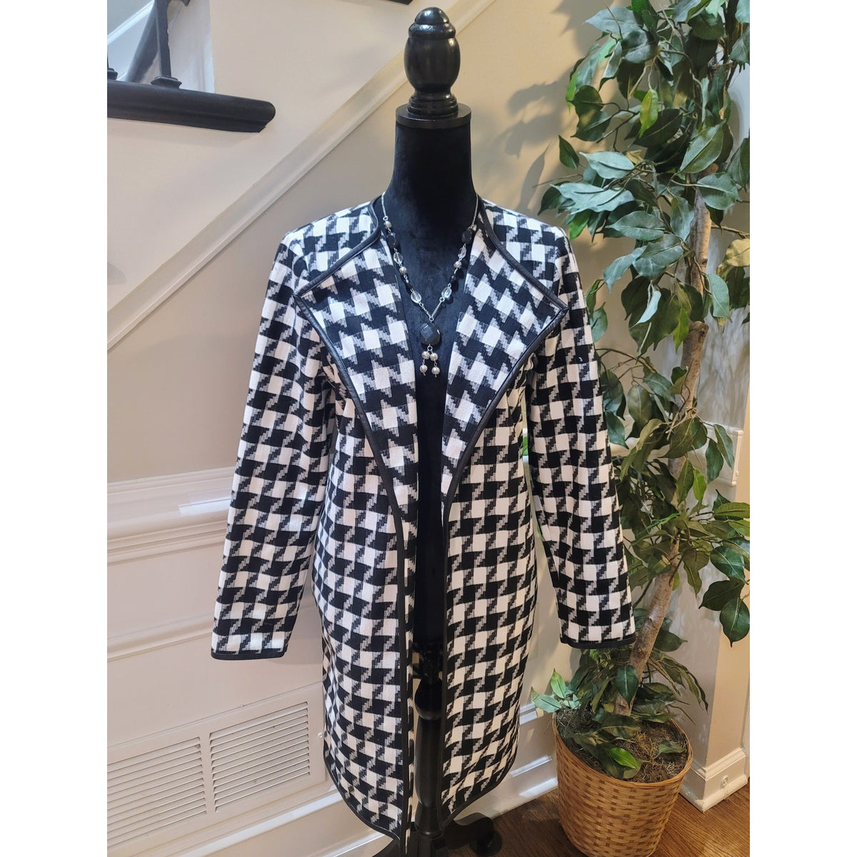 The Limited Duster Jacket Women's Size 6 White/Black Houndstooth Open Front Long Sleeve