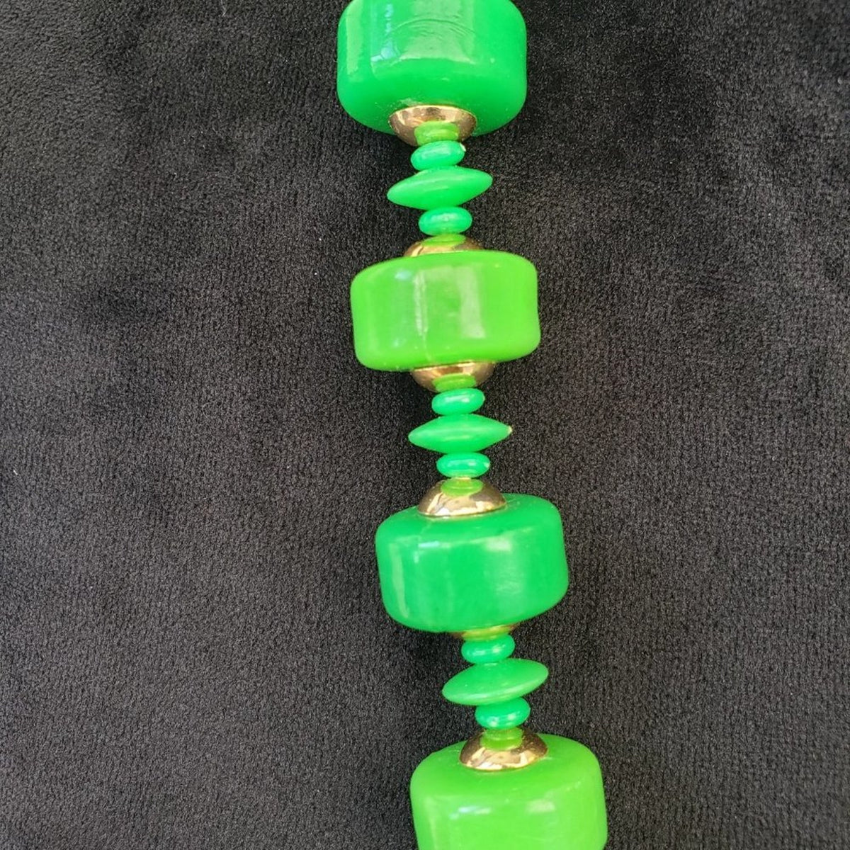 Women Fashion Green Large Beads Chunky Statement Necklace with Spring Ring Clasp