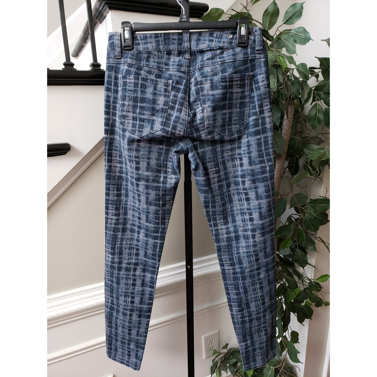 Cabi Jeans Womens Size 4 Blue Denim Cotton Regular Fit Flat Front Straight Leg