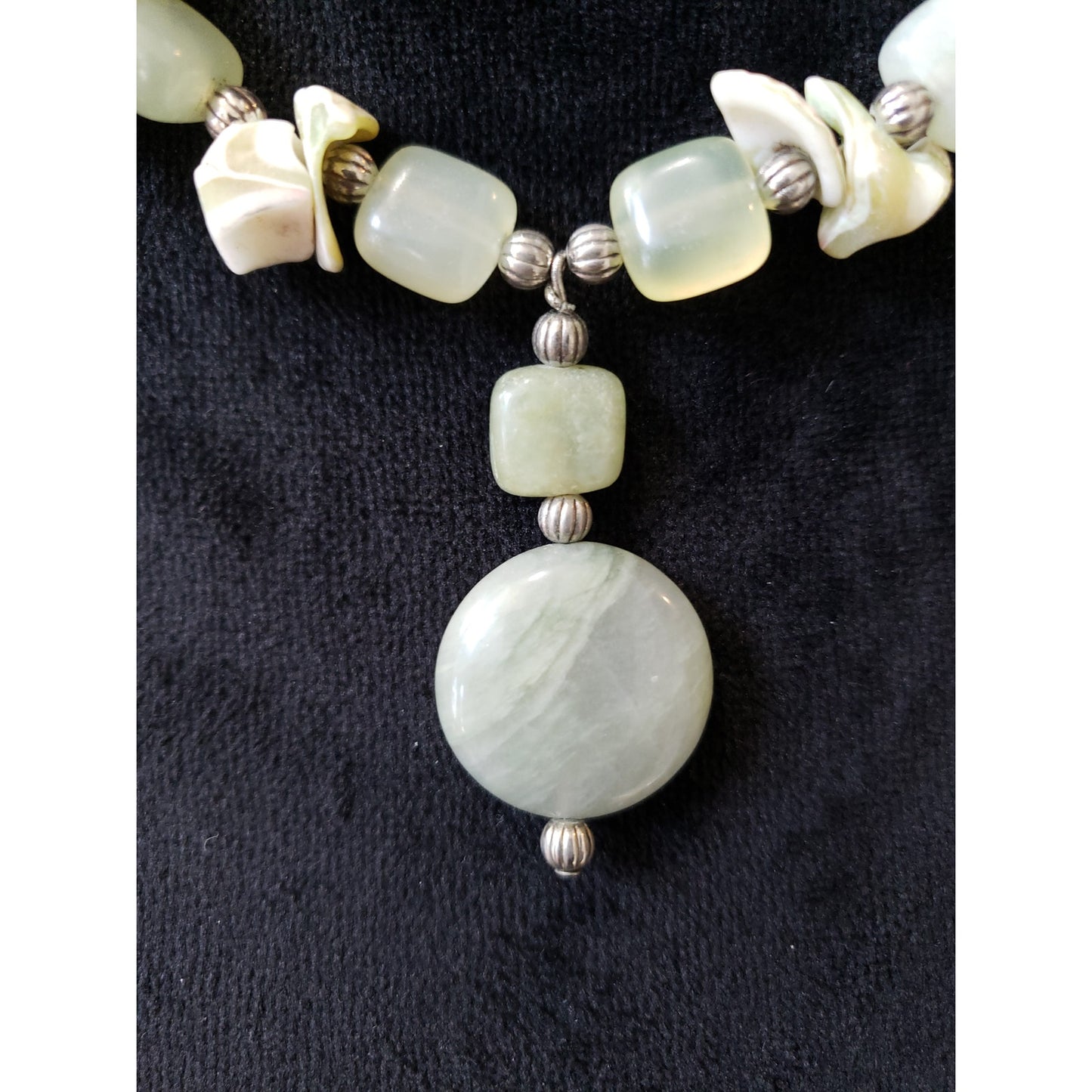 Womens Fashion Irregular Chip Gravel Beads Palmstone Pendent Necklace Jewelry
