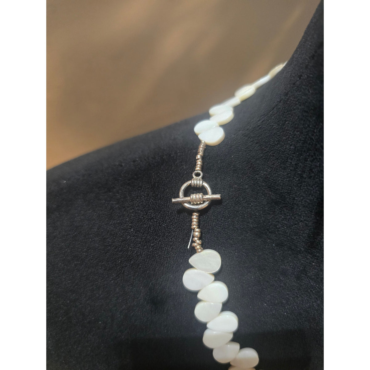 Women's Mother Of Pearl Teardrop Statement Necklace Elegant White Shell Jewelry