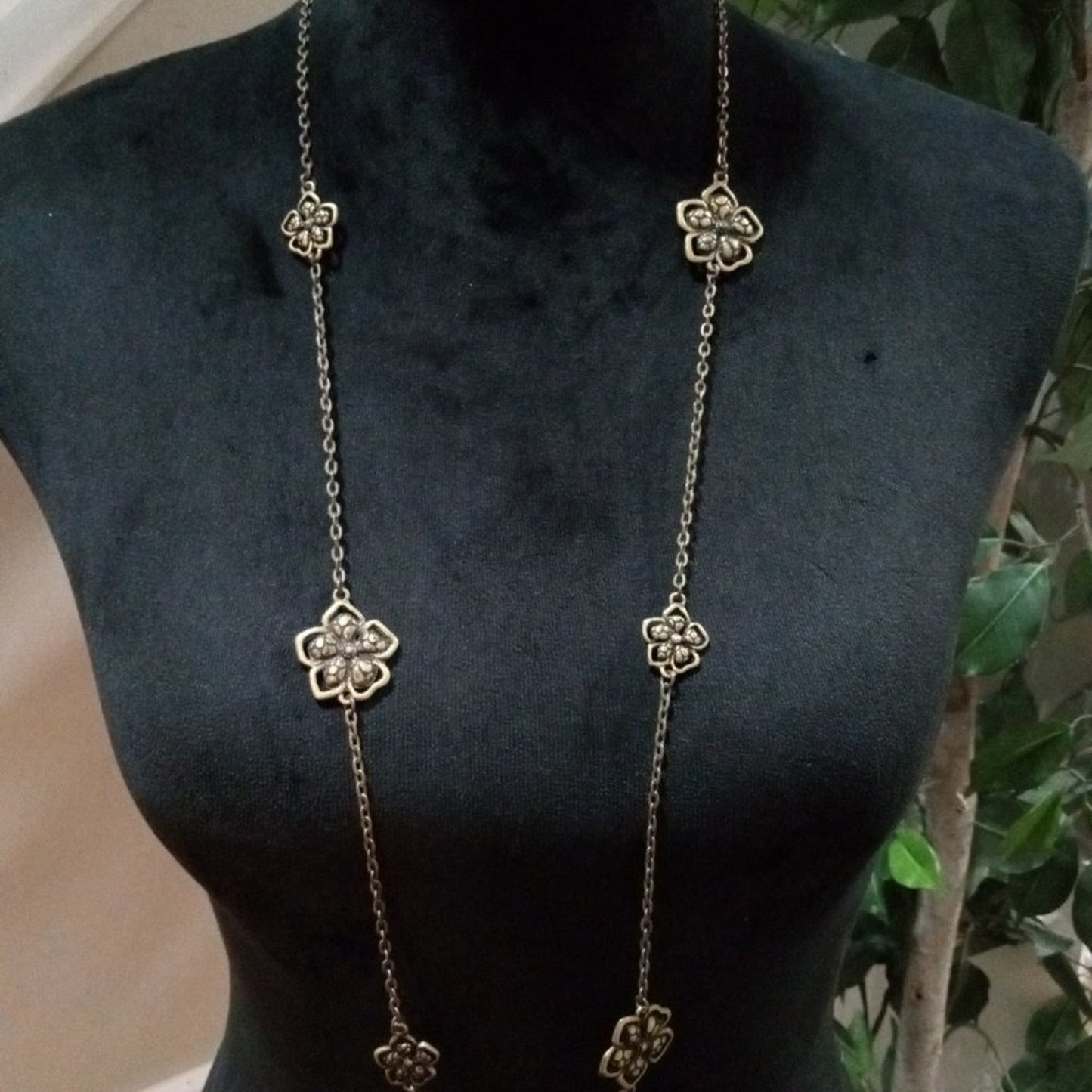 Women Fashion Chunky Gold Tone Carved Charm Floral Art Long Chain Necklace