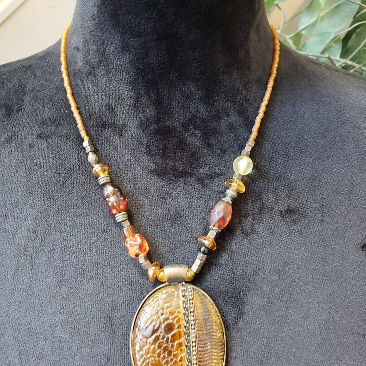 Women Brown Tiger Eye Round Cabochon Pendant Necklace Jewelry with Lobster Clasp