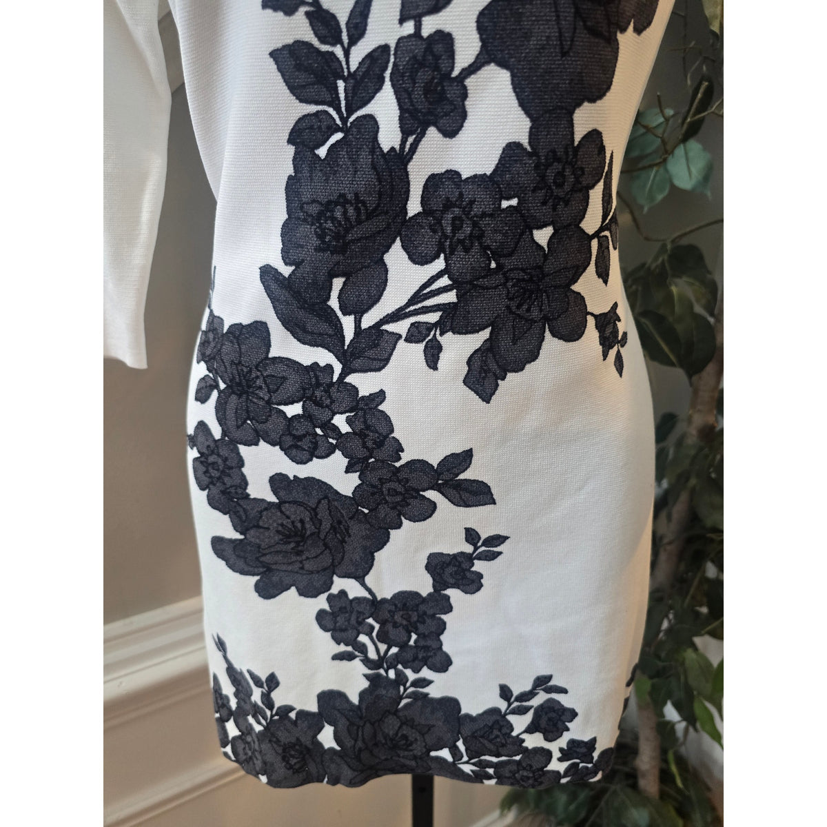 WHBM Sheath Dress Women's SZ XS White/Black Floral Knit Boat Neck 3/4 Sleeves