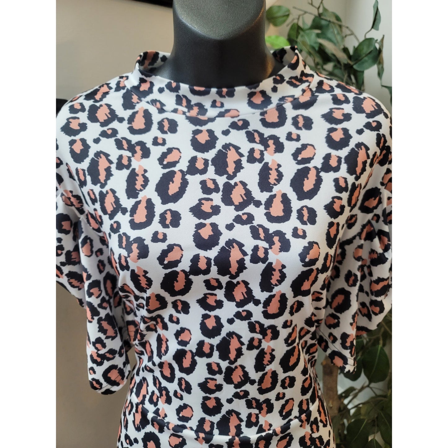 Leopard Print Midi Dress Women Size Medium White Black Pink Stretchy Ruffle