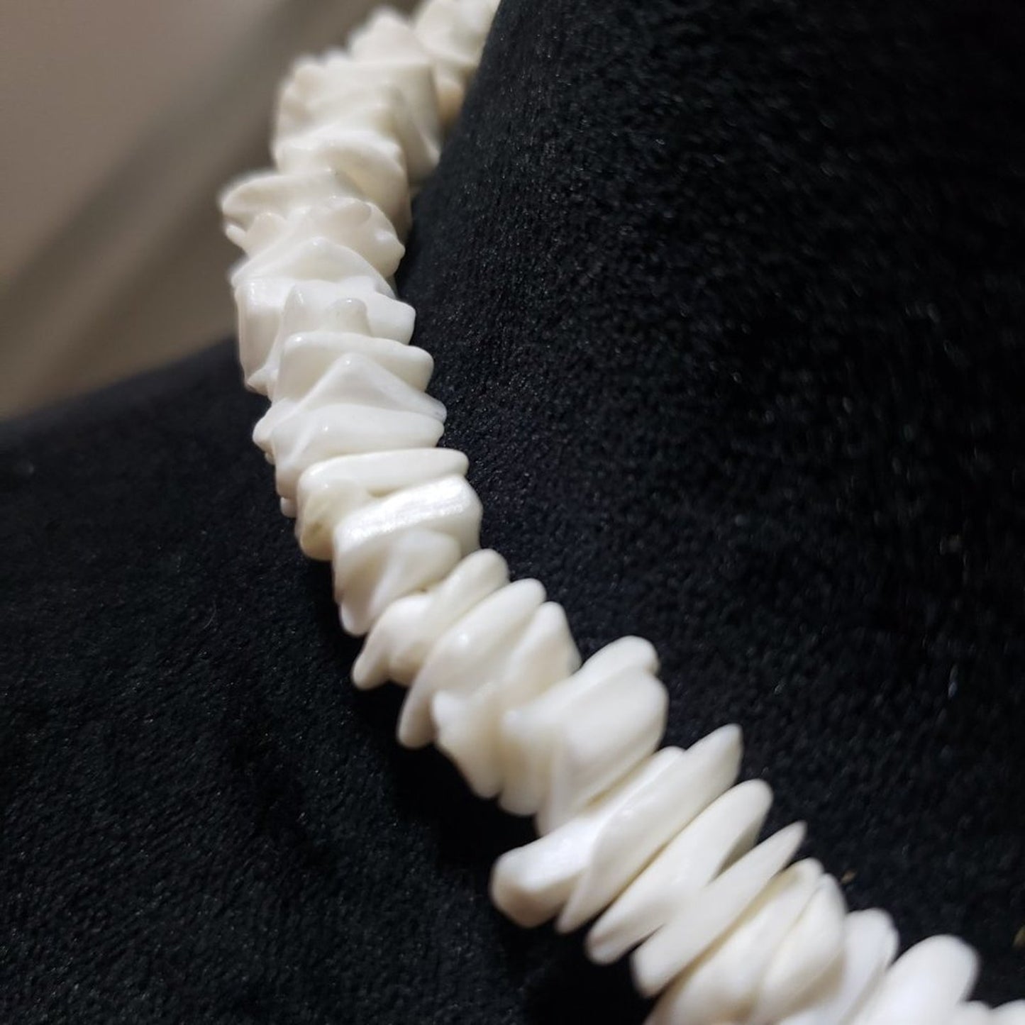 Vintage White Seashell Surfer Strand Chunk Chips Choker Barrel Close Necklace