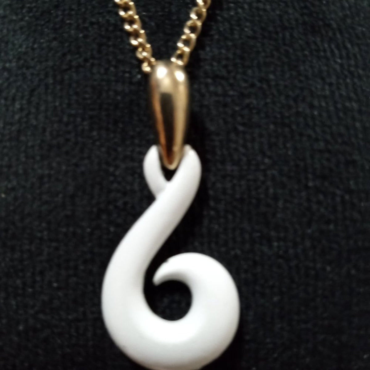 Women Modern Fashion Big Pendant Gold Tone Long Teardrop Necklace w/ Round Clasp