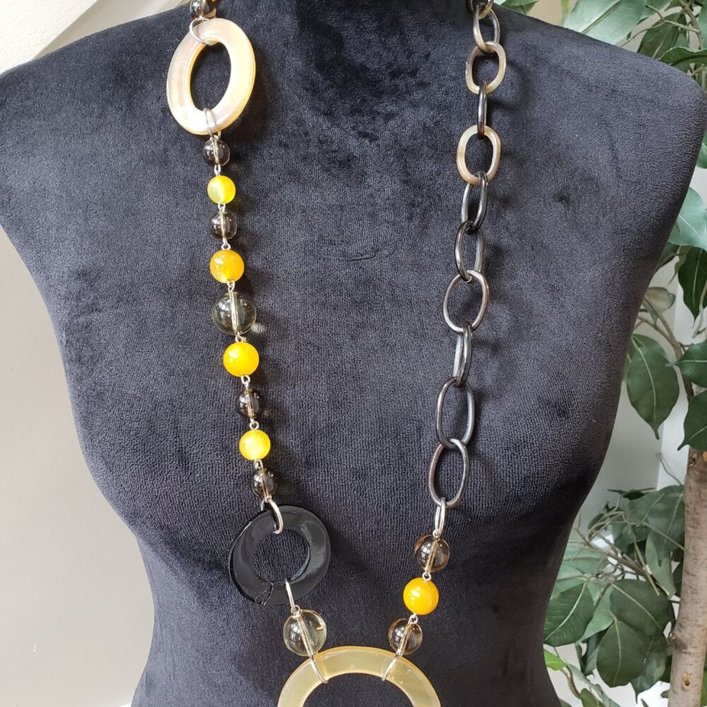 Womens Yellow Jadeite Jade Pendant Yellow Black Pearl Bead Necklace Jewelry