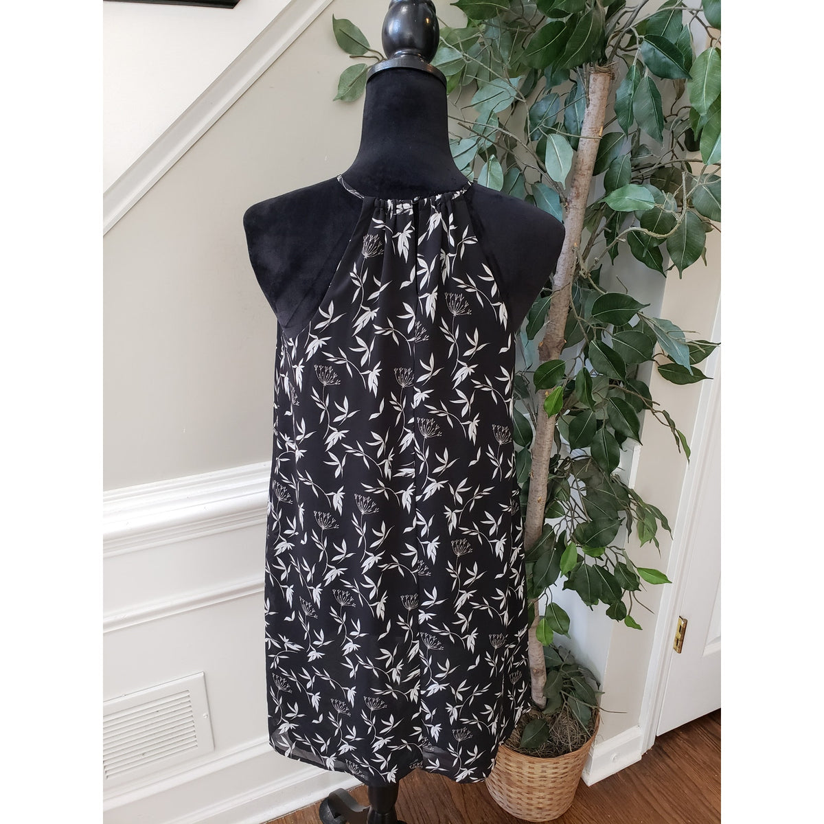 LOFT Shift Dress Womens Size XS Black Floral Casual Lined Halter Neck Sleeveless