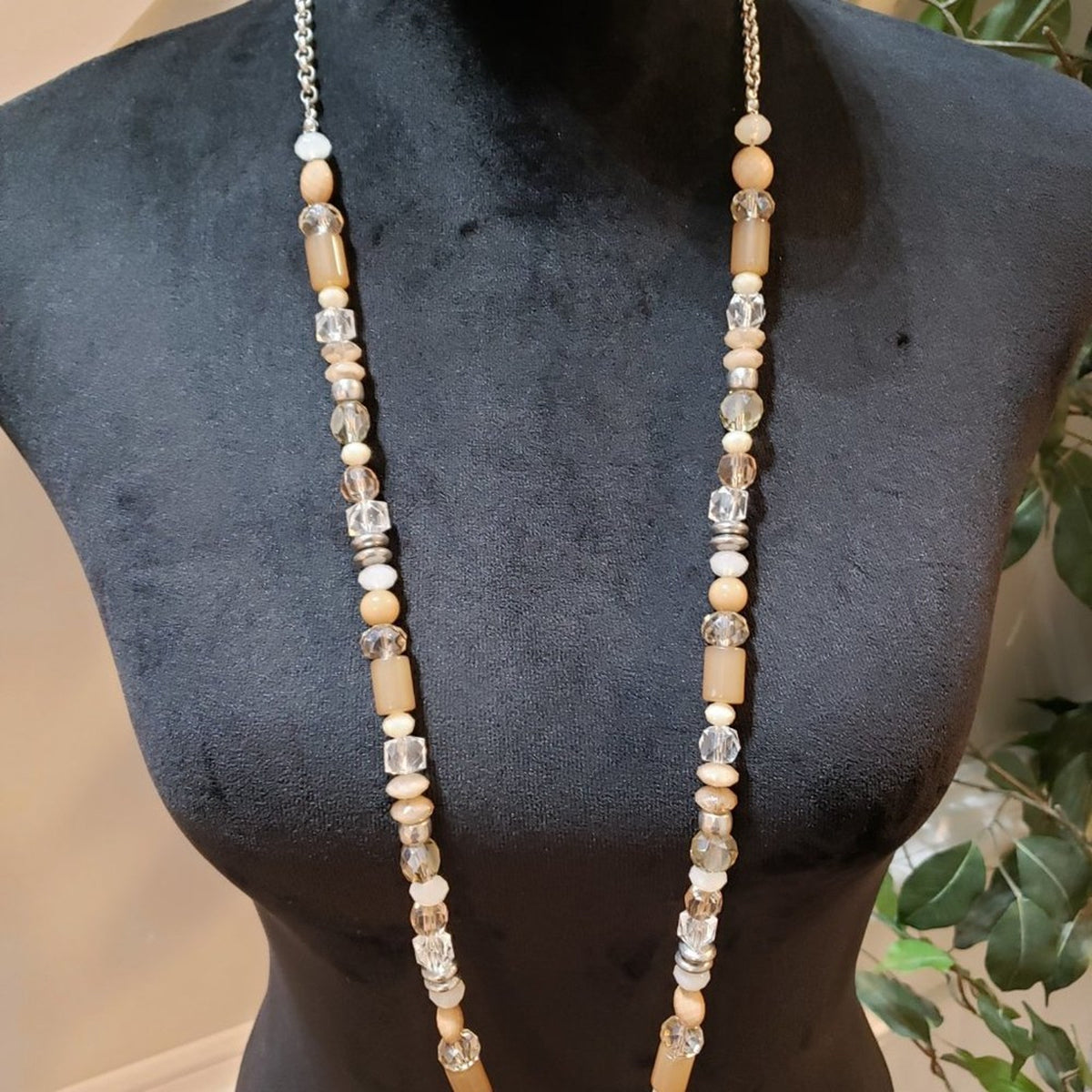 Womens Fashion Clear Cloudy Translucent Beads Collar Necklace with Lobster Clasp