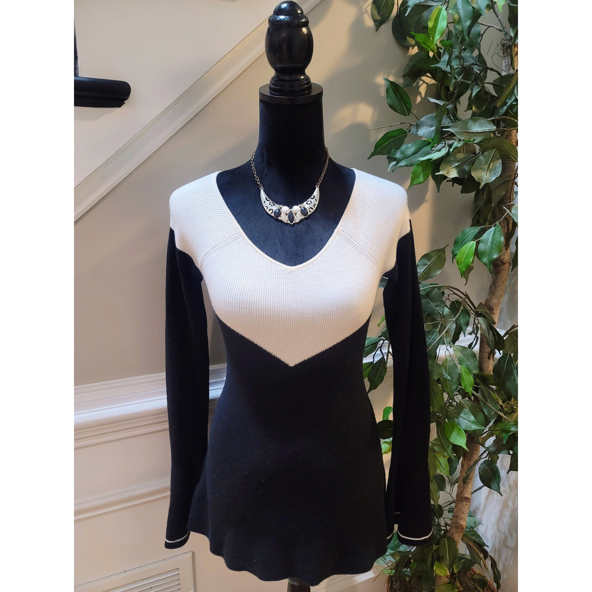 Ann Taylor Skater Sweater Women's Small White/Black Colorblock Ribbed Bell Cuff