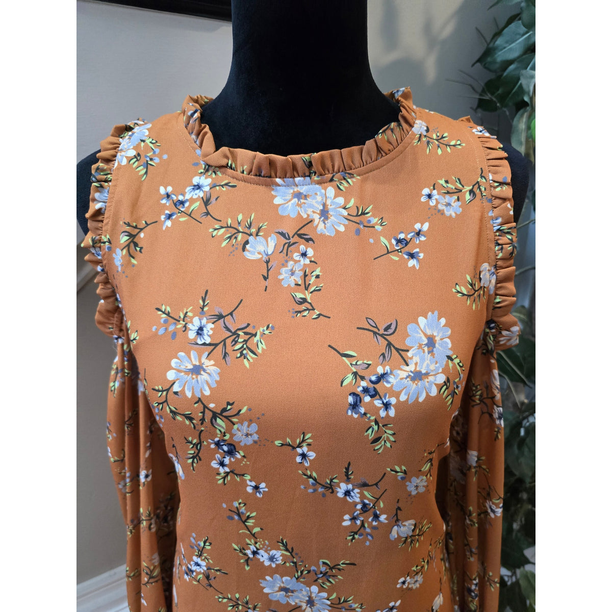Very J Midi Dress Women’s Medium Yellow Floral Print Cold Shoulder Crew Neck