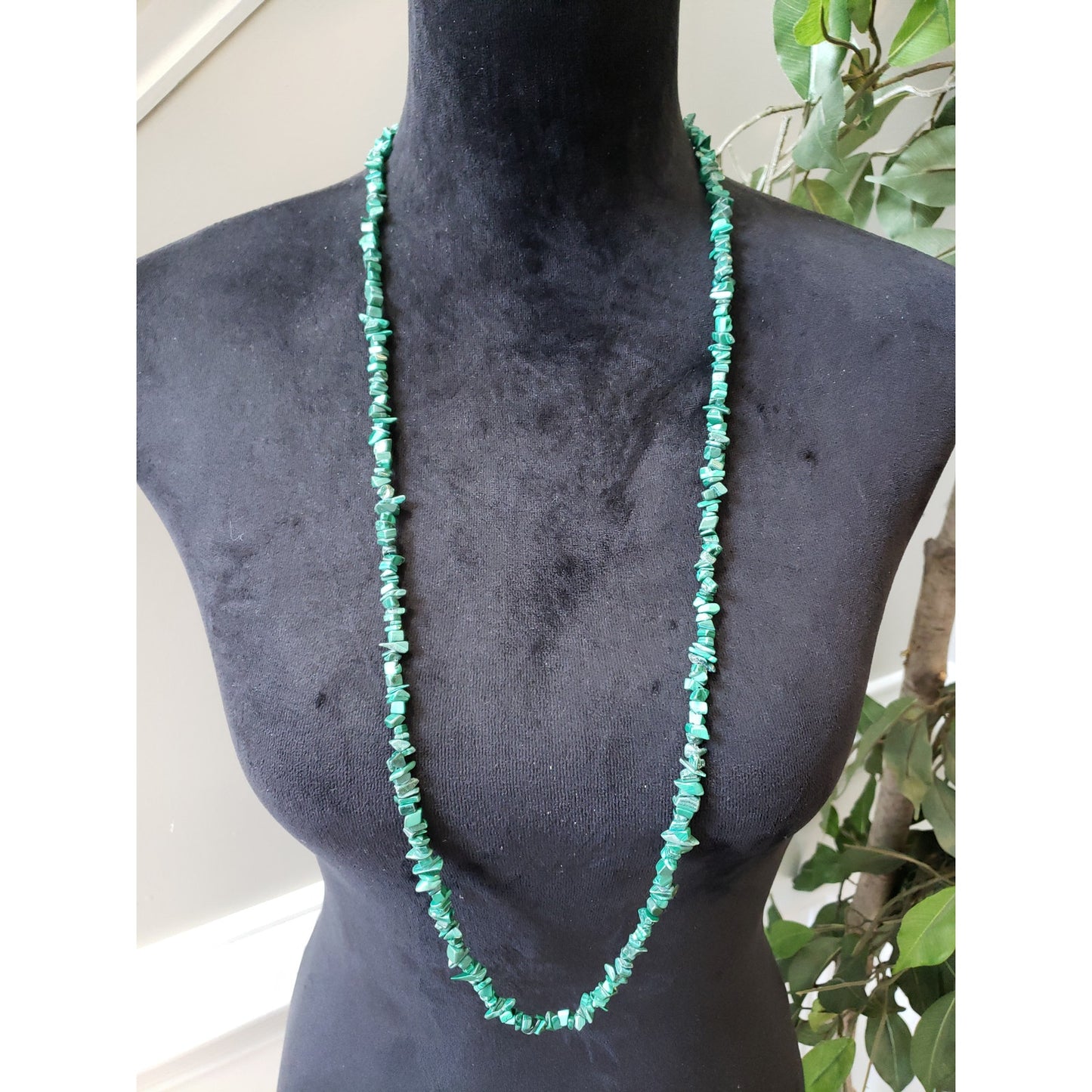 Women's Green Gemstone Chip Necklace Long Beaded Boho Jewelry