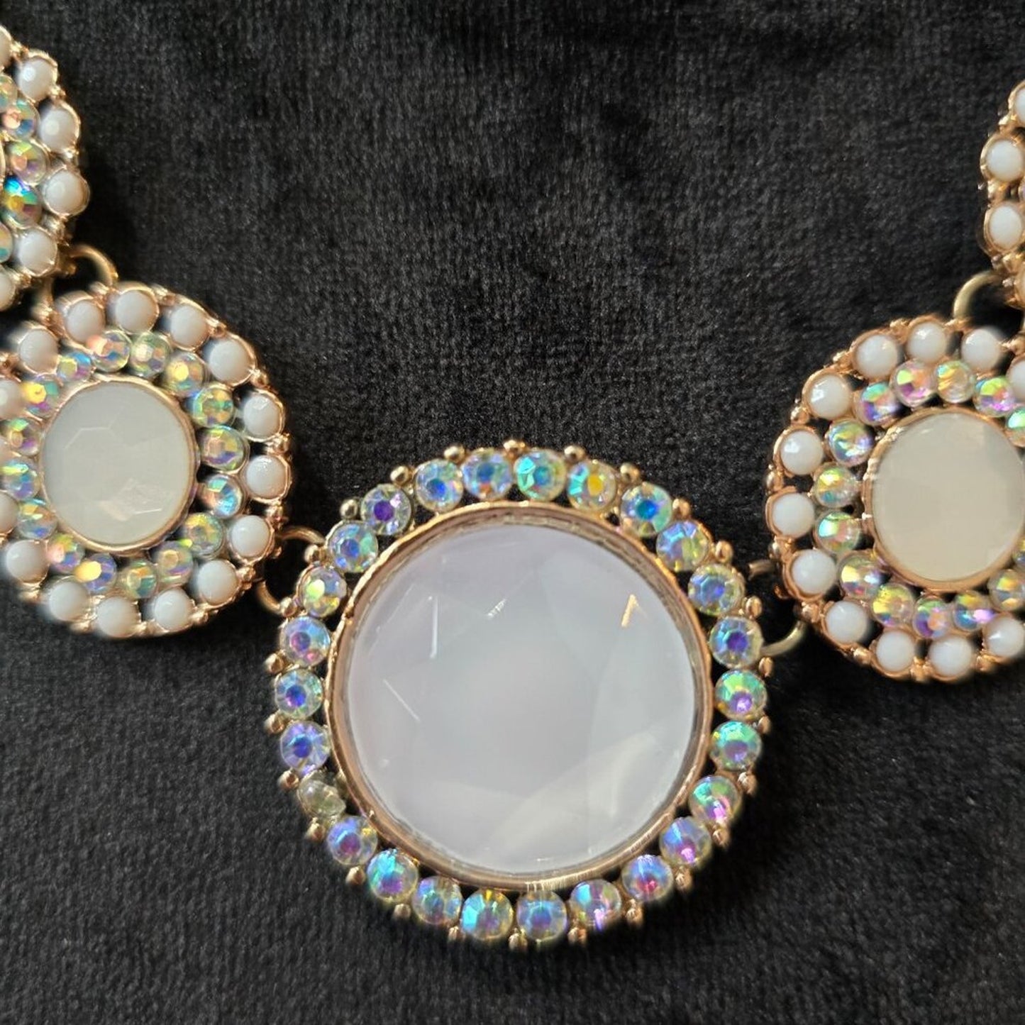 Womens Gold Tone White Flowy Acrylic Stone Borealis Rhinestone Necklace Jewelry