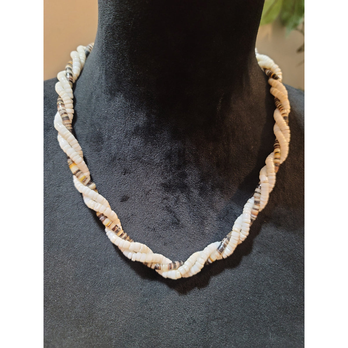 Women’s Natural Shell Beaded Twist Fashion Necklace With Barrel Screw Lock