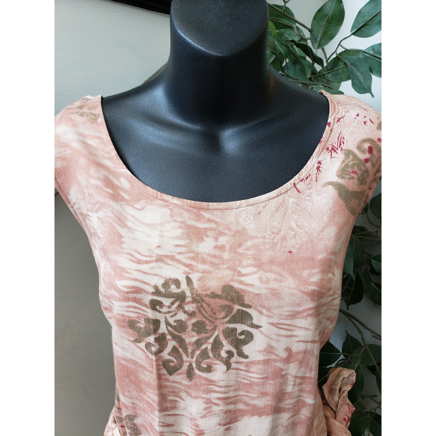 Caribbean Joe. Long Maxi Dress Womens Size L Pink Round Neck Sleeveless Back Zip