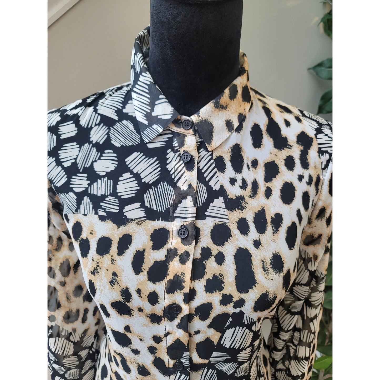 ASOS DESIGN Blouse Women's Size 8 Black Beige Animal Print Long Sleeves Shirt