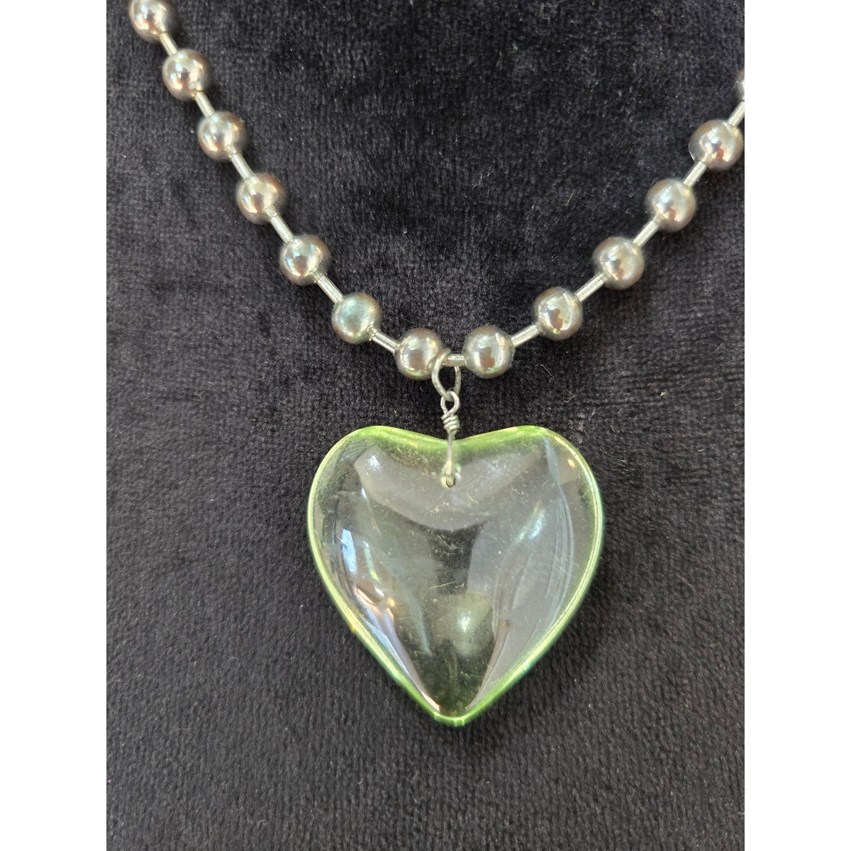 Silver Tone Beaded Heart Pendant Necklace Green Iridescent Heart