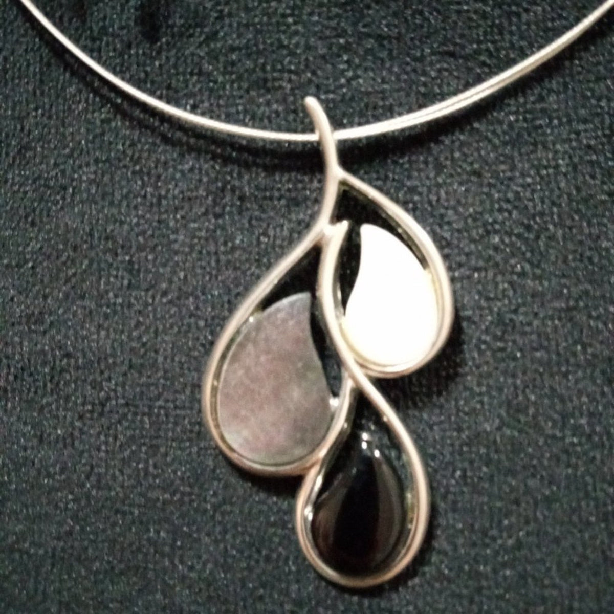 Lia Sophia Womens Chunky Rhinestones Mother of Pearl Leaves Pendant Necklace