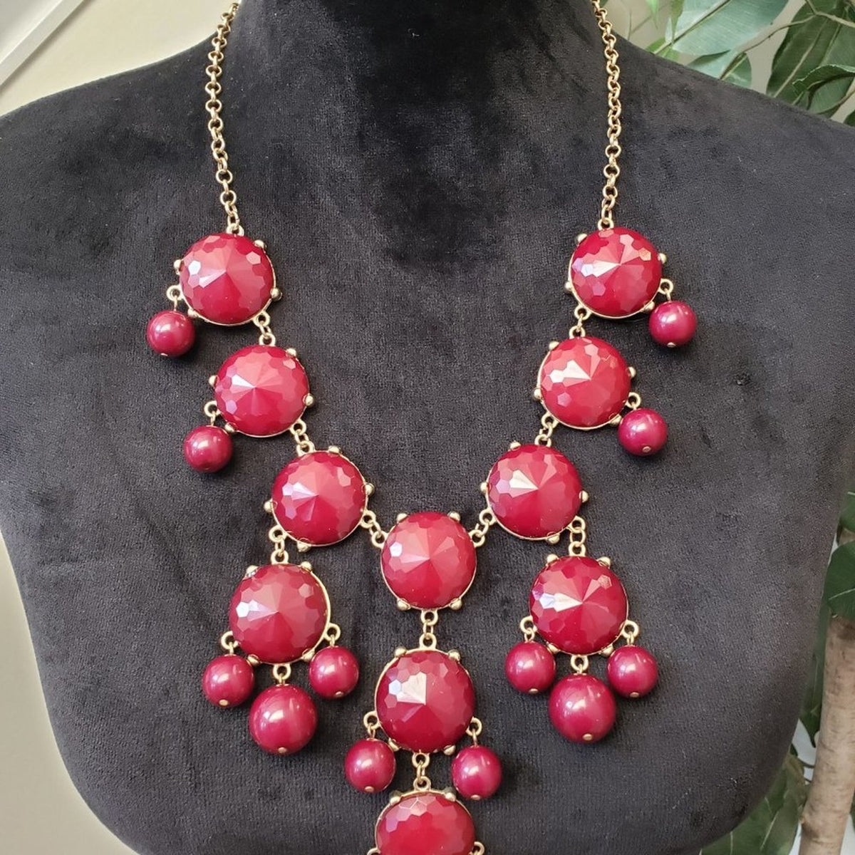 ILY Couture Women Red Bubble & Bead Collar Statement Necklace with Lobster Clasp