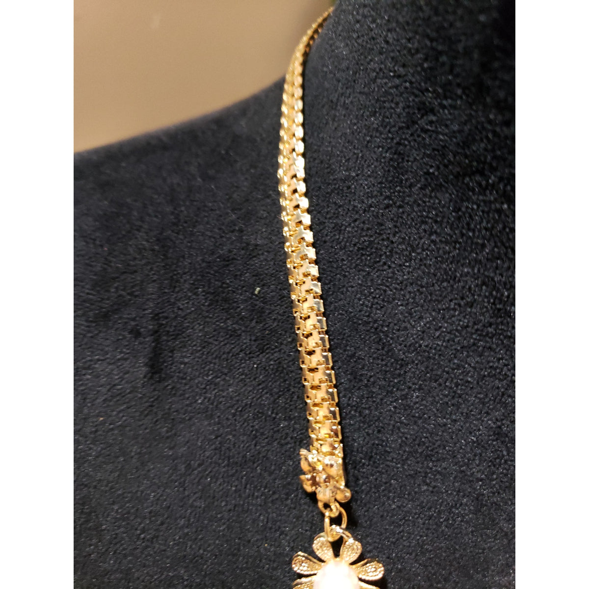 Womens Gold Tone Shimmery Faux Pearls Rhinestone Flower Statement Necklace