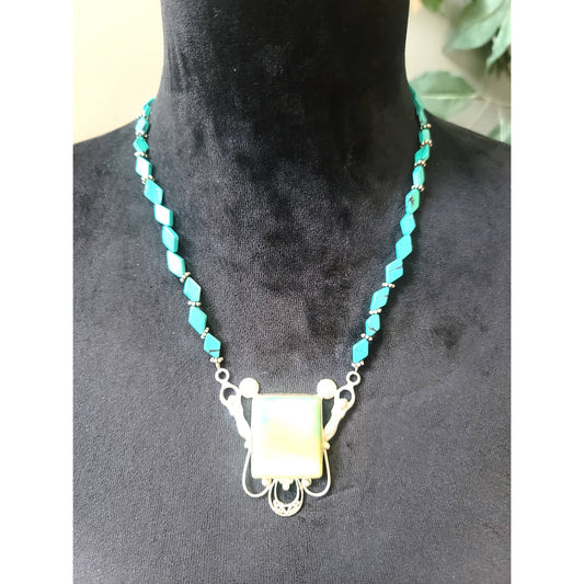 Women's Turquoise Beaded Necklace Green Stone Pendant Hook Clasp Handmade