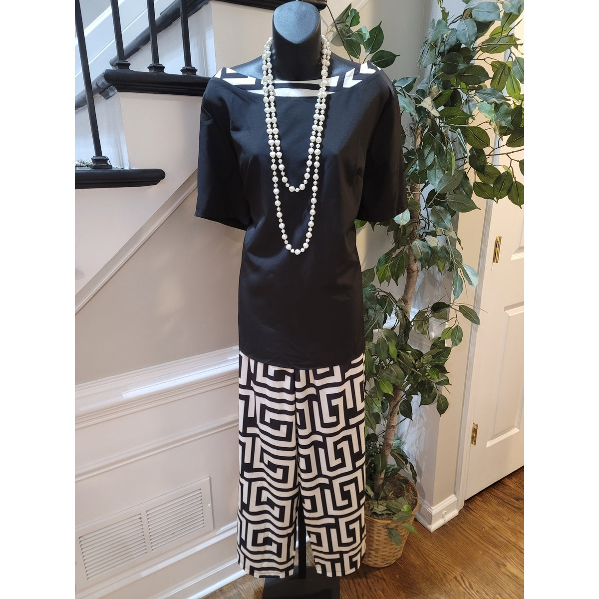 Co-Ord Set Women's SZ 1XL Black/White Greek Key Boat Neck Short Sleeve Side Slit