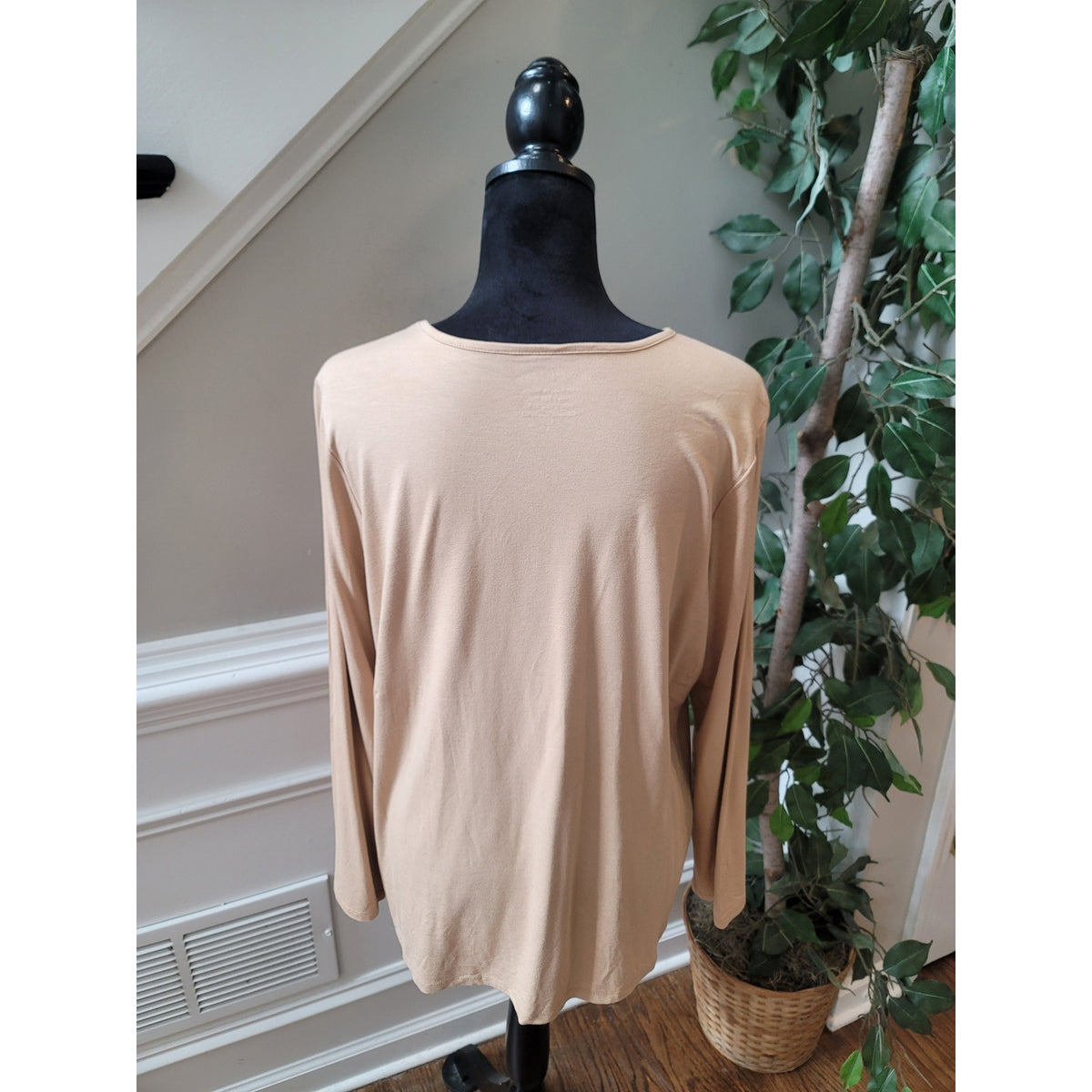 Chico's Top Women's Size 2/L Beige Long Sleeve Stretch Crew Neck Knit Blouse