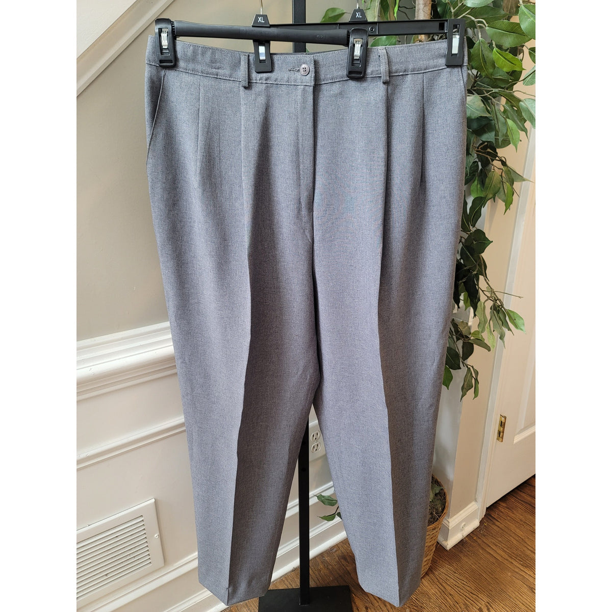 Alia Dress Pants Women's Size 18W Gray Pleated Front Comfort Fit Slash Pockets