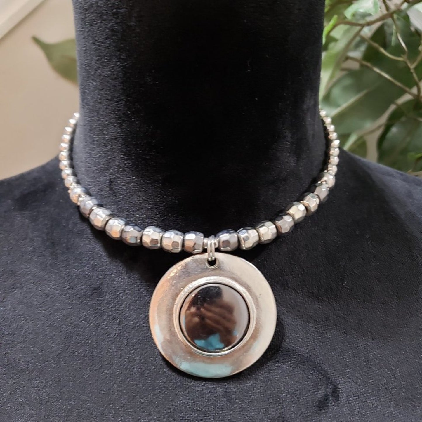 Womens Fashion Silver Round Beads & Big Stone Alloy Base Pendant Collar Necklace