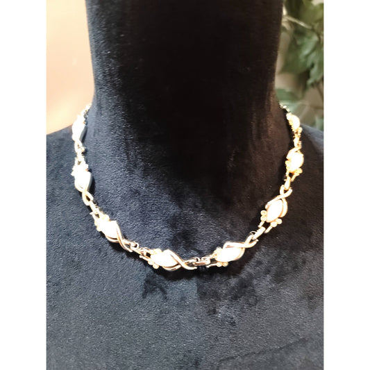 Women's Gold Tone Choker Necklace Leaf Link Design Lobster Clasp Jewelry